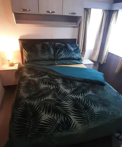 Lapwing 5 * סקארבורו